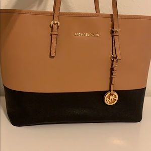 BRAND NEW✨ Michael Kors Purse